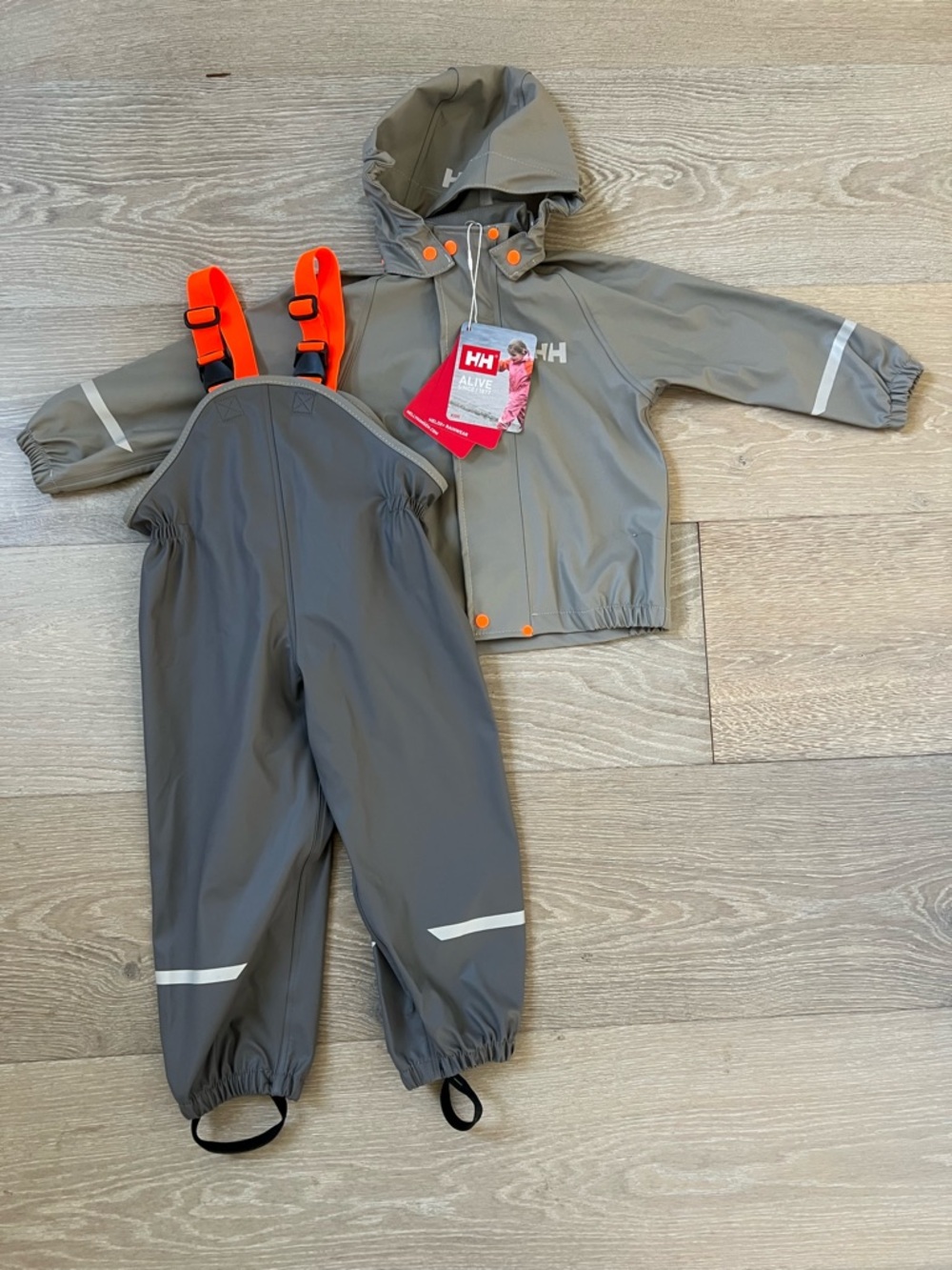 *SOLD* KIDS NWT Helly Hansen Bergen 2.0 Rain Set